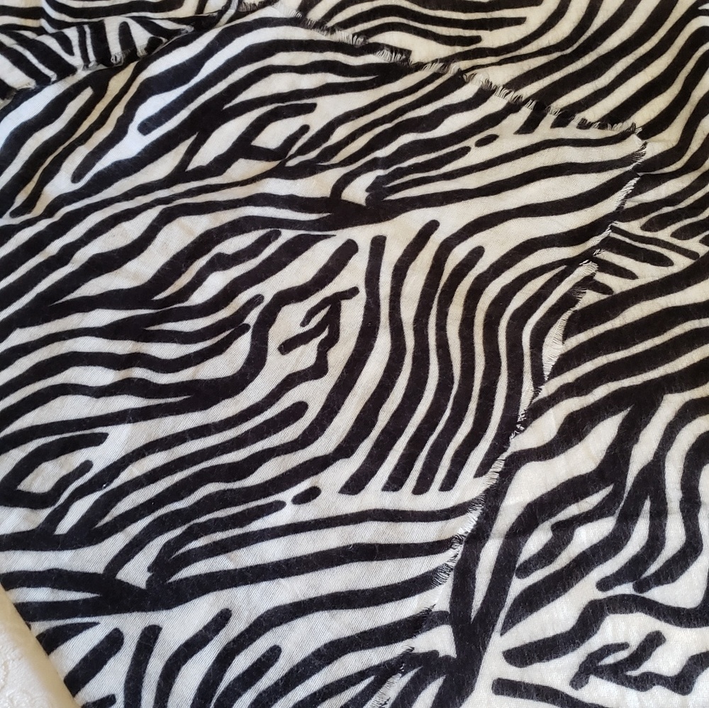 New womans shawl wrap/scarf